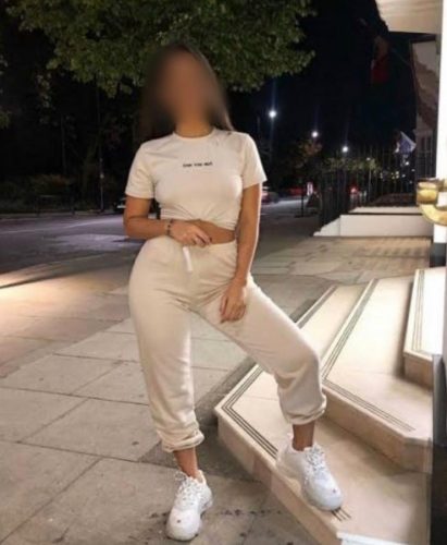 Baştan çıkaran fatezi yapan kadın Günsel