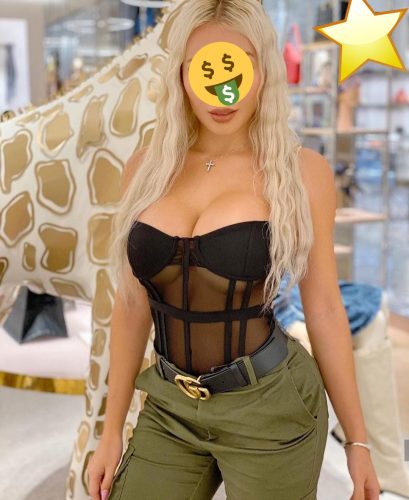 Gösterişli otelde buluşan hanım Ilknur