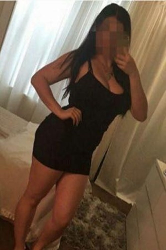 Seksapel Escort Atifet